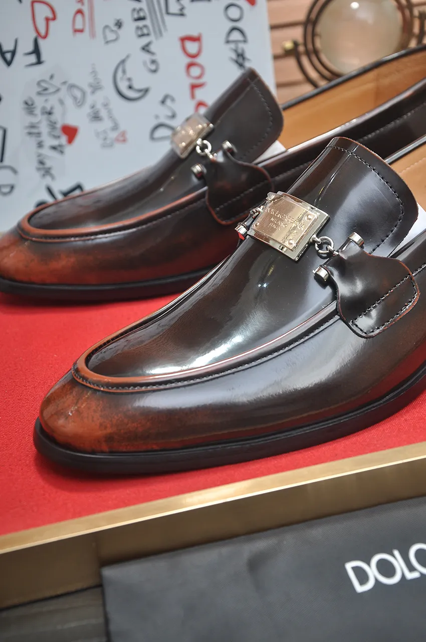 Men's men's shoes 💰500💶🌲 DG top 🔍🔍Men's new leather shoes 🚹 are on sale at the same time at the counter ⚠The uppers are imported cowhide from Italy, the entire imported cowhide lining, imported accessories 💪💪, completely 1⃣️ vs 1⃣️ replica 🇮 🇹💪💪, ⚠Sole: The original sole is specially provided by the original factory, the exclusive movable molded sole is super comfortable, ⚠The original factory follows the order, 🔍🔍high quality, you can enter and exit the counter at will, welcome to compare ⚠Size: 38-44 (45 customized)